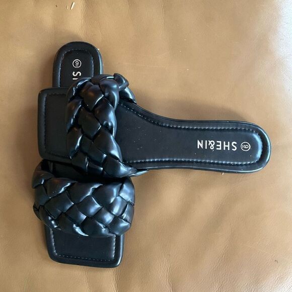 Black Puffy Braided Square Toe slides, 9
Totally on trend! - Picture 2 of 7